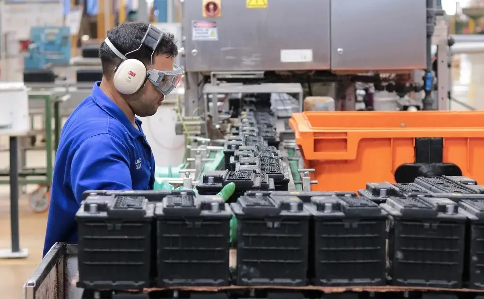 La fábrica de baterías Moura cerró dos plantas de producción en Pilar por avance de la importación