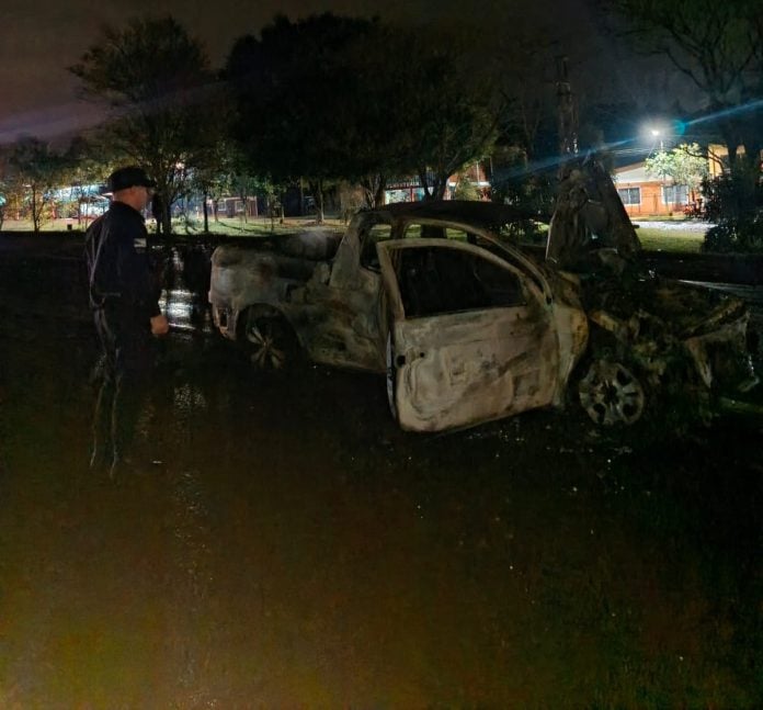 Wanda: tres personas fueron hospitalizadas tras un choque sobre la Ruta 12 y una camioneta se incendió