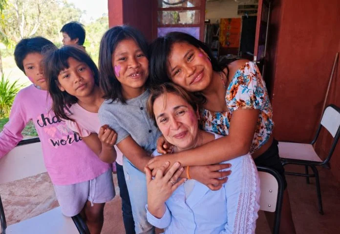 Roxana Acosta, la maestra misionera que da clases en siete comunidades guaraníes y es semifinalista del Premio Docentes que Inspiran: “Amo el lugar donde trabajo”