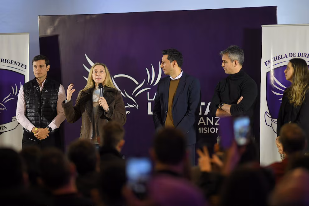 Karina Milei concentra el manejo del poder, Santilli opera y la reelección domina la política oficialista