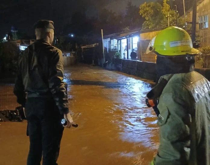 #ElNiño | Lluvias intensas provocaron el corte del puente sobre el arroyo Tabay, afectaron viviendas en El Soberbio y el cierre del acceso al Parque Moconá