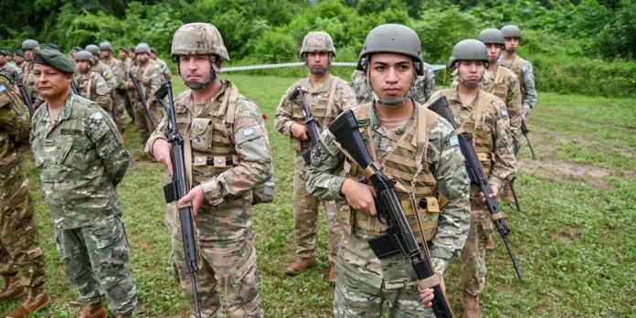 El Gobierno otorgó aumentos escalonados para militares, fuerzas de seguridad y empleados públicos