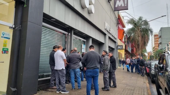Cierre de Musimundo en Posadas | Más de 20 empleados denuncian despidos de palabra y temen por sus indemnizaciones: “La situación es desesperante”
